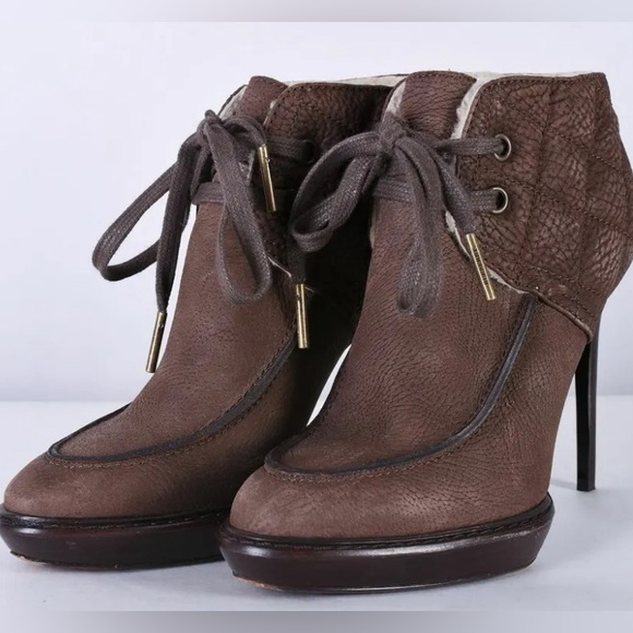 Ladies Burberry London Prorsum Leather High Heel Booties.
Size: US 8/ EU 38.5 - Picture 2 of 7